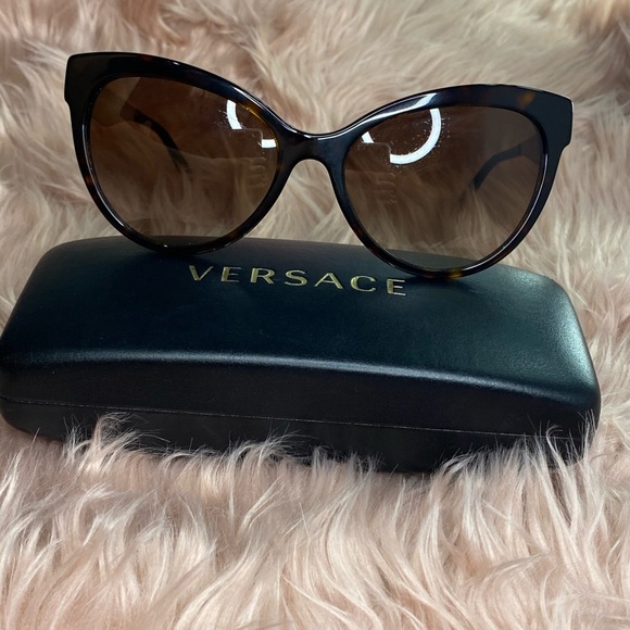 2️⃣9️⃣5️⃣ Authentic Versace Sunglasses 👓 - Picture 8 of 9